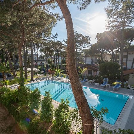 Hotel Caracas Lignano Sabbiadoro Ngoại thất bức ảnh