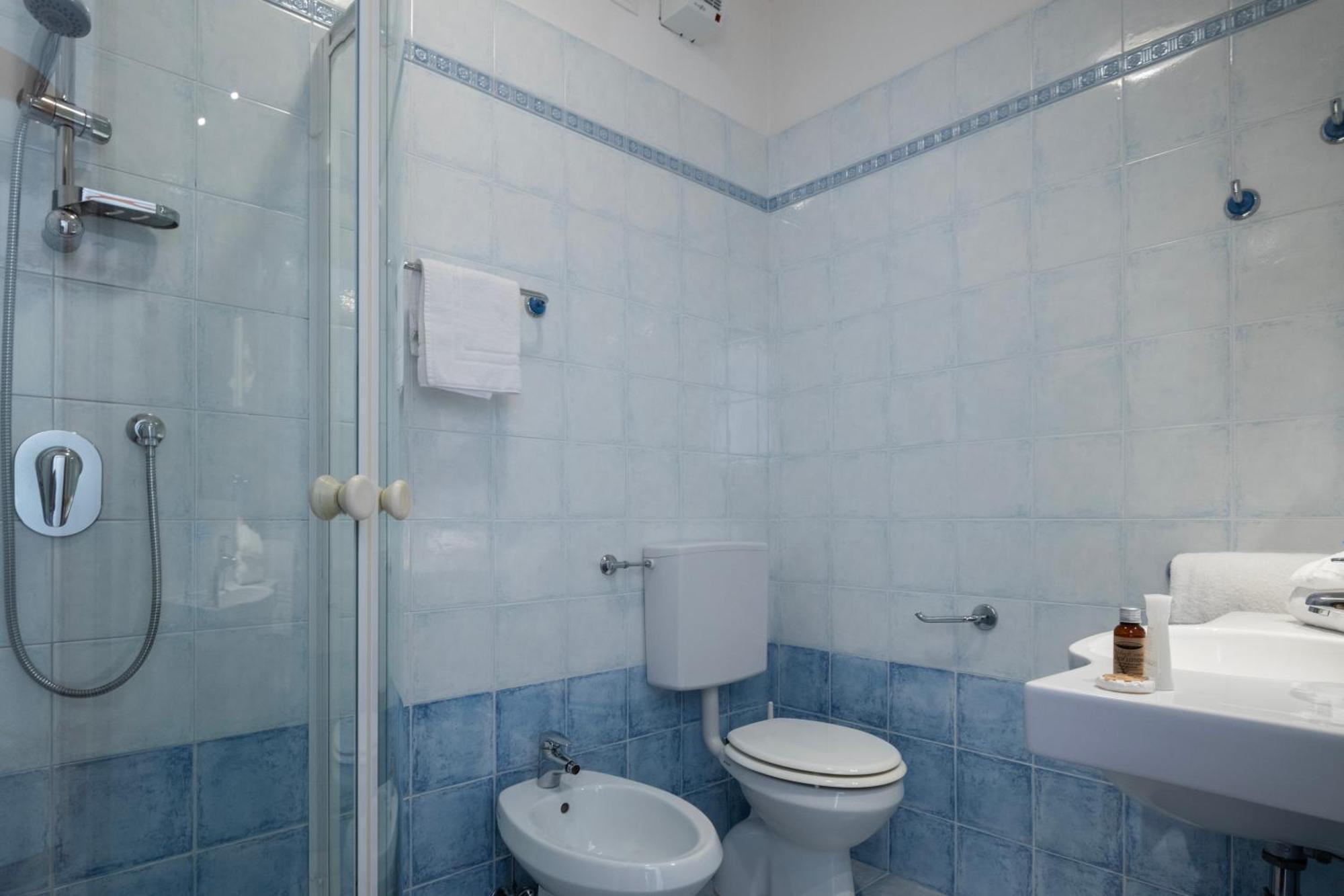 Hotel Caracas Lignano Sabbiadoro Ngoại thất bức ảnh