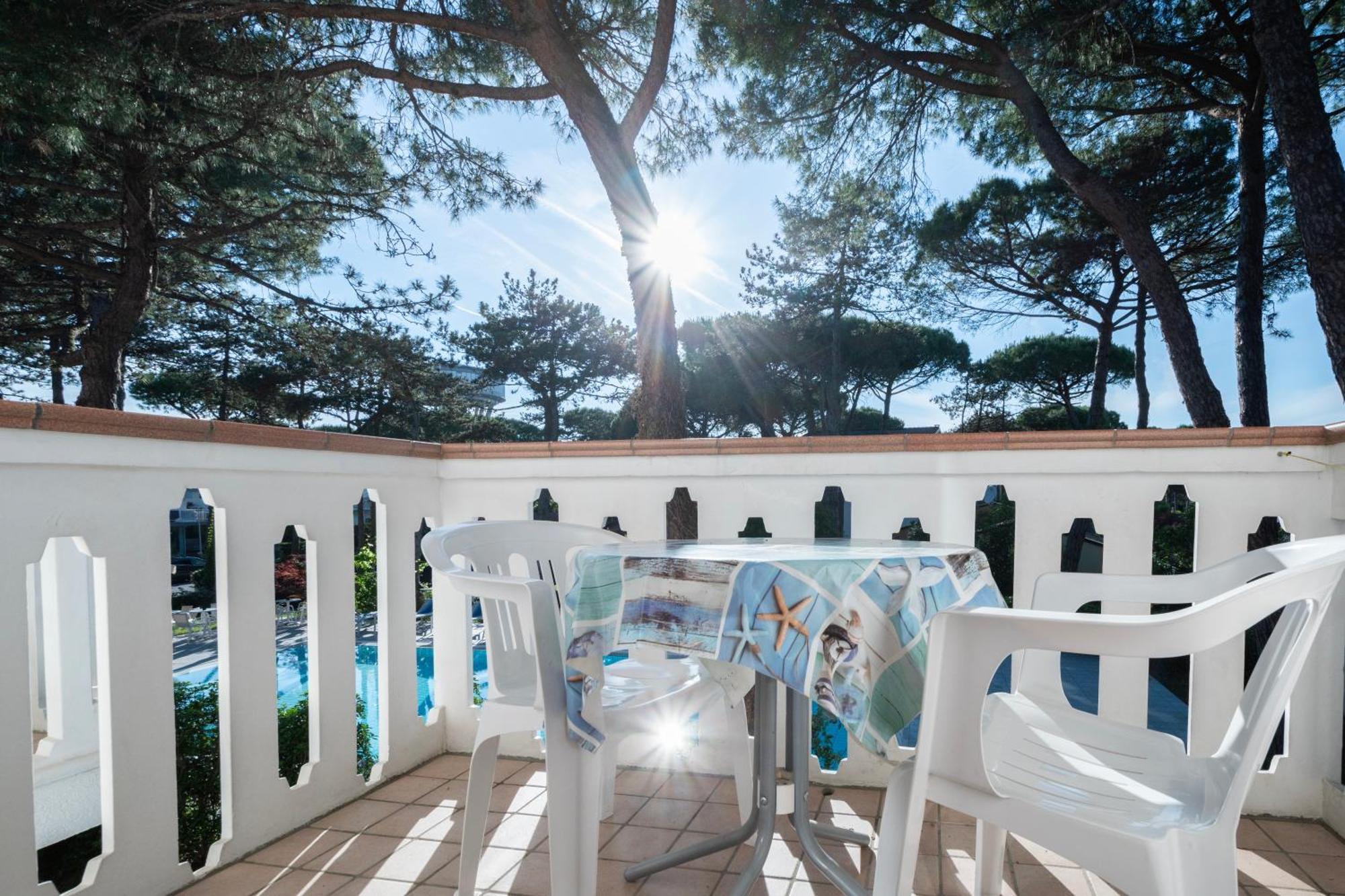 Hotel Caracas Lignano Sabbiadoro Ngoại thất bức ảnh